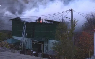 Огнеборцы ликвидировали крупный пожар в доме в Коктебеле