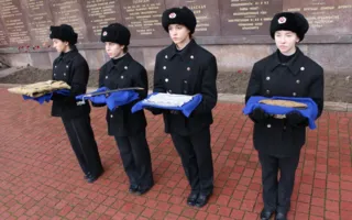 В День Неизвестного солдата в небо взлетели белые журавлики — фото