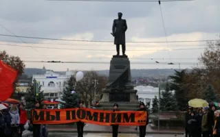 В День Неизвестного солдата в небо взлетели белые журавлики — фото