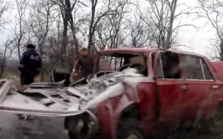 Два человека пострадали в лобовом ДТП на крымской трассе (фото, видео)