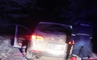 Застрявший в снегу внедорожник спасатели вызволили на Ай-Петри 