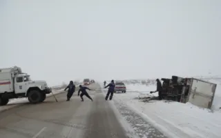 Более 30 водителей фур получили помощь спасателей в Крыму (фото)
