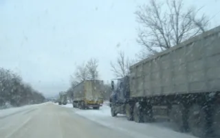 Более 30 водителей фур получили помощь спасателей в Крыму (фото)