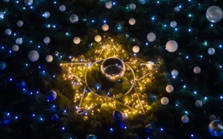 Новогодний Севастополь сверкает праздничной иллюминацией (фото)
