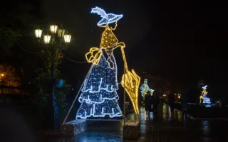 Новогодний Севастополь сверкает праздничной иллюминацией (фото)