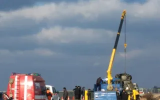 В Севастополе из бухты достали авто с двумя погибшими