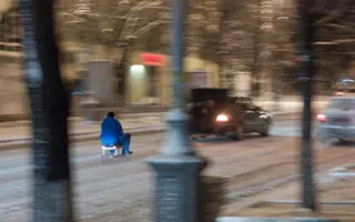 В снежном Севастополе устраивали «ралли» на санках (фото)