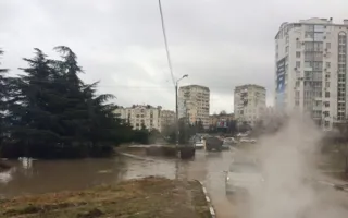 Чудо-лужа на ПОРе стала озером и «нокаутирует» автомобили — фото