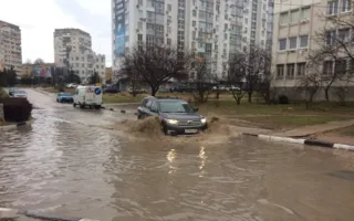 Чудо-лужа на ПОРе стала озером и «нокаутирует» автомобили — фото