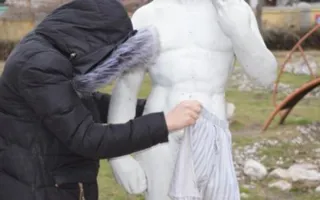 «Царю Иудеи» в Феодосии прикрыли «срам» семейными трусами (фото)