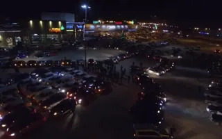 Сто машин в Симферополе собрали гигантский контур Крыма (фото, видео)