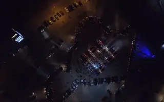 Сто машин в Симферополе собрали гигантский контур Крыма (фото, видео)