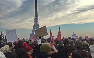 Сотни тысяч человек приняли участие в акции протеста против Трампа (фото)