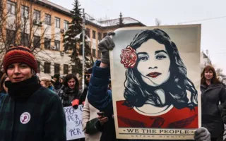 Сотни тысяч человек приняли участие в акции протеста против Трампа (фото)