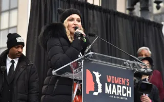 Сотни тысяч человек приняли участие в акции протеста против Трампа (фото)