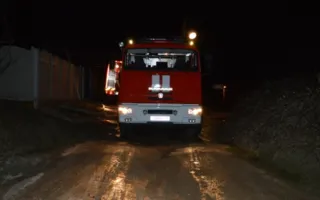На пожаре в севастопольском частном доме спасли двух человек (фото)