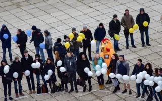 Студенты в Татьянин день провели флэшмоб и гадали на ромашке (фото)
