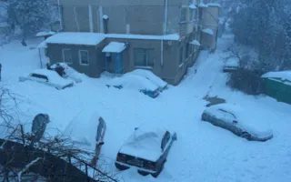 Большая Ялта утонула в сугробах — трасса стоит (фото)