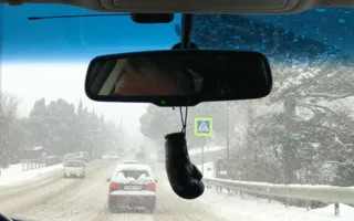 Большая Ялта утонула в сугробах — трасса стоит (фото)