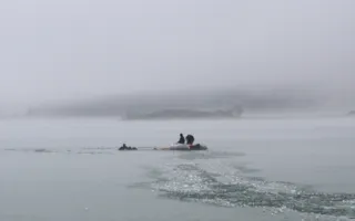 Трое рыбаков провалились под лёд на водохранилище — один погиб
