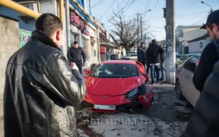 В Крыму в тройном ДТП разбили «Lamborgini» (фото)