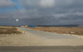 Автоподход к Крымскому мосту начали укладывать плитами (фото)