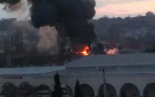 В районе симферопольского ж/д вокзала горит складское помещение