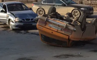 В результате ДТП в Симферополе перевернулось авто (фото)