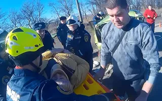 В ДТП на крымской трассе пожилая женщина оказалась зажата в авто