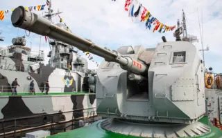 В Севастополе двойной праздник отметили марш-парадом