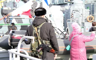 Праздничный Севастополь: полевая кухня, «Победа» и военные корабли (фото, видео)