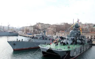 Праздничный Севастополь: полевая кухня, «Победа» и военные корабли (фото, видео)