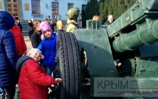 Ратники, гаубицы и спецназ — как отметил 23 февраля Симферополь (фото, видео)
