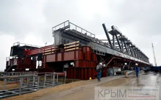 Строители готовятся к монтажу арок пролётов Крымского моста (фото)