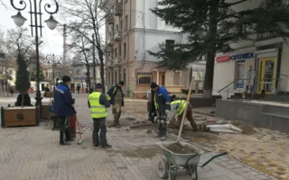Бог троицу любит: в центре Симферополя опять халтурят (фото)