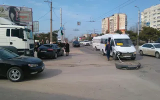 Резвый топик спровоцировал в Севастополе тройное ДТП (фото, видео)