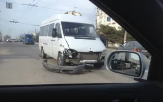 Резвый топик спровоцировал в Севастополе тройное ДТП (фото, видео)