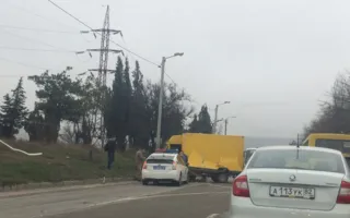 В ДТП под Севастополем пострадал водитель грузовика