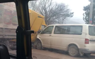 В ДТП под Севастополем пострадал водитель грузовика
