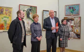 Севастопольские художники посвятили любимым выставку картин