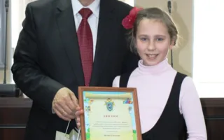 Севастопольские дети нарисовали мам-офицеров к 8 марта