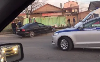 Водитель «Volvo» сбил трёх человек на остановке в Симферополе (фото)