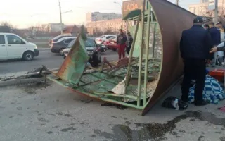 Водитель «Volvo» сбил трёх человек на остановке в Симферополе (фото)