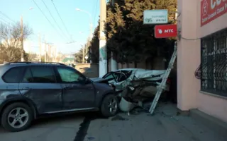 В Алуште BMW всмятку протаранил «народный автомобиль» — фото