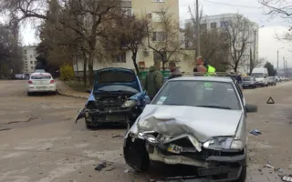 В Севастополе мусорные баки спровоцировали ДТП — фото