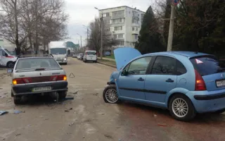 В Севастополе мусорные баки спровоцировали ДТП — фото