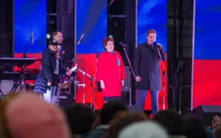Площадь Нахимова в Севастополе стала «живым» триколором — фото