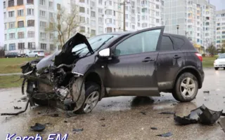В Керчи столкнулись кроссовер и микроавтобус — есть пострадавший 