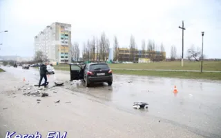 В Керчи столкнулись кроссовер и микроавтобус — есть пострадавший 
