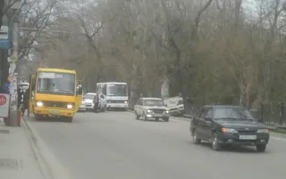 Возле ж/д вокзала Симферополя перевернулся «Мерседес» — фото